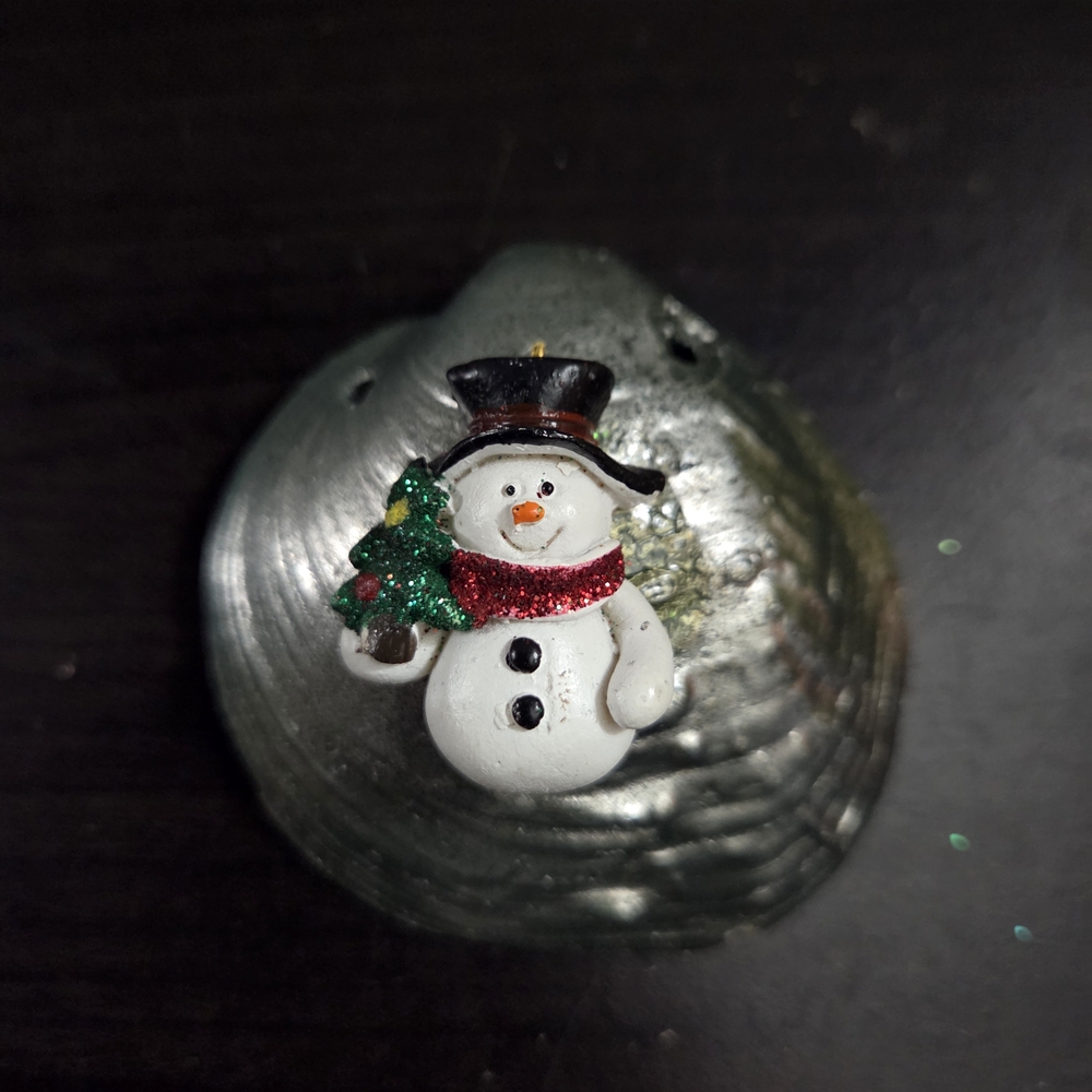 Festive Snowman Shell with Tree